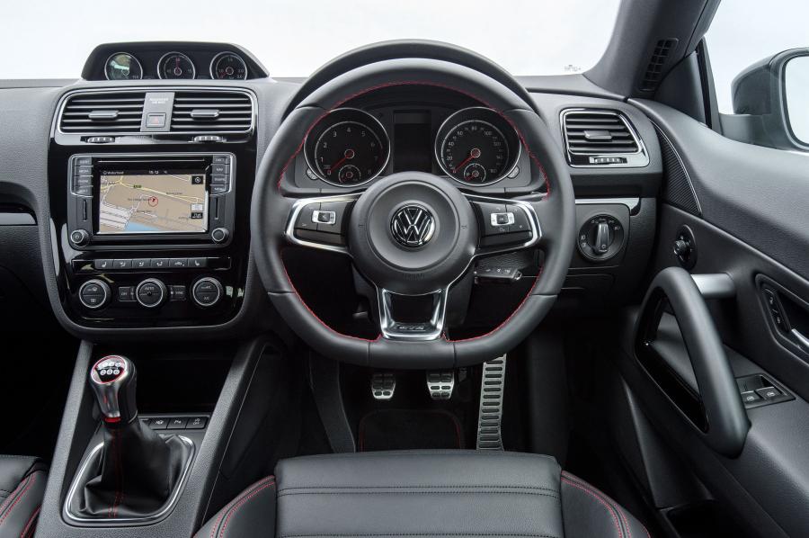 Интерьер Volkswagen Scirocco GTS 2016 года  (UK) (фото 28 из 29)